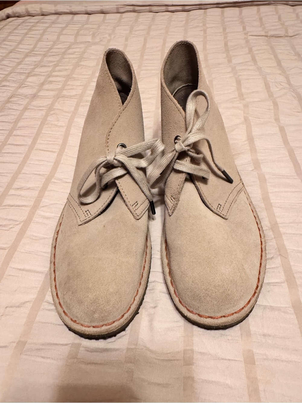 Clarks Shepton Chukka Boot. Neutral Suede Light Taupe